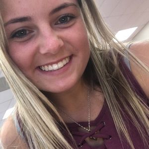 Meet your Posher, Kayla